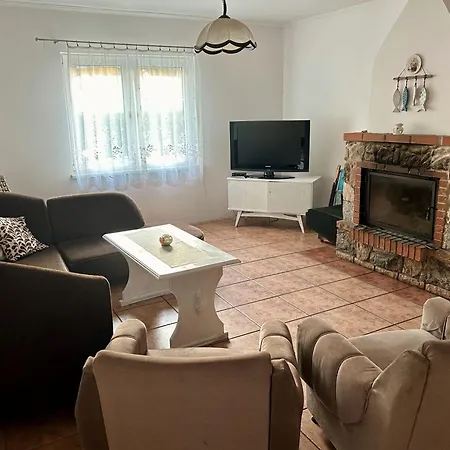 Letniskowy Przy Lesie Rowy (Pomerania)